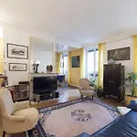 Veeve - Place De La Republique Hideaway